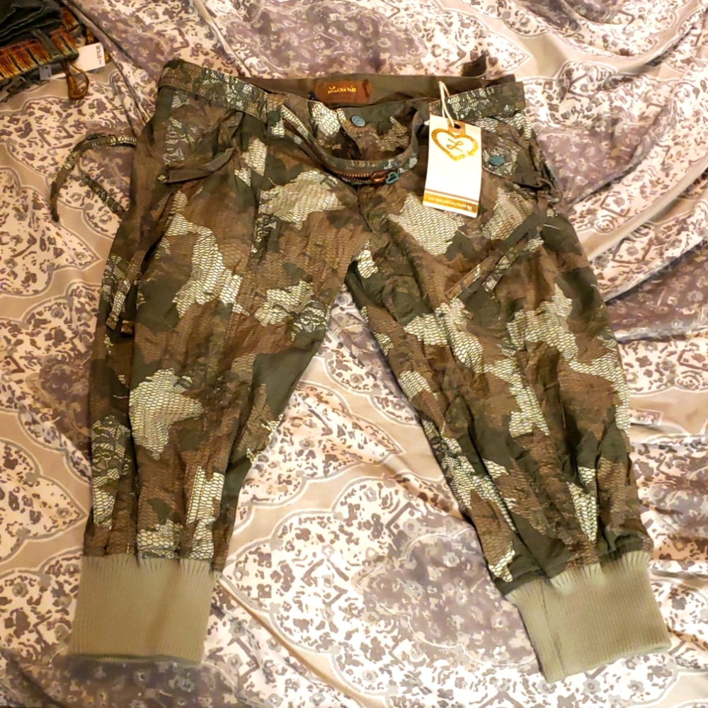 Luxurie by LRG capri pants sz.L